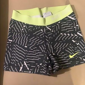 Nike pro medium